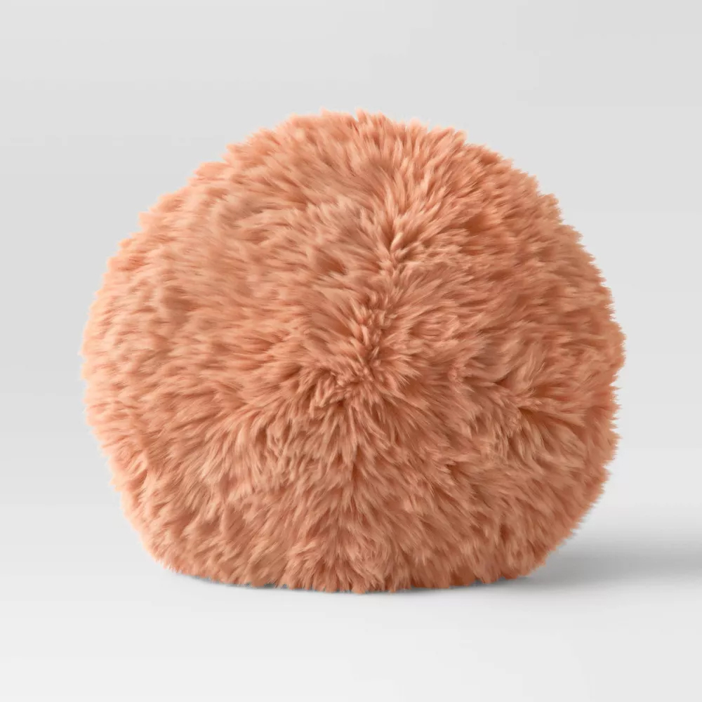 faux-fur-pillow-larger